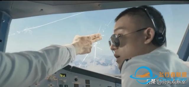 萬米高空風擋破裂，機長力挽狂瀾，《中國機長》背后的真實故事-2623
