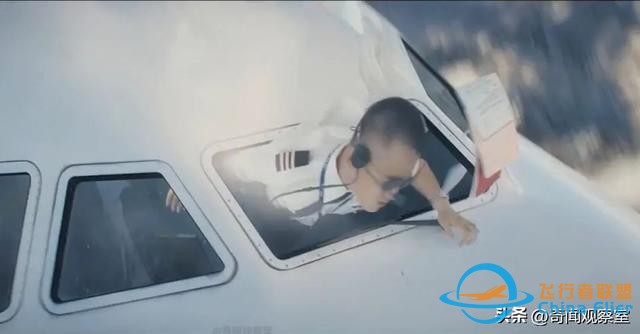 萬米高空風擋破裂，機長力挽狂瀾，《中國機長》背后的真實故事-6256