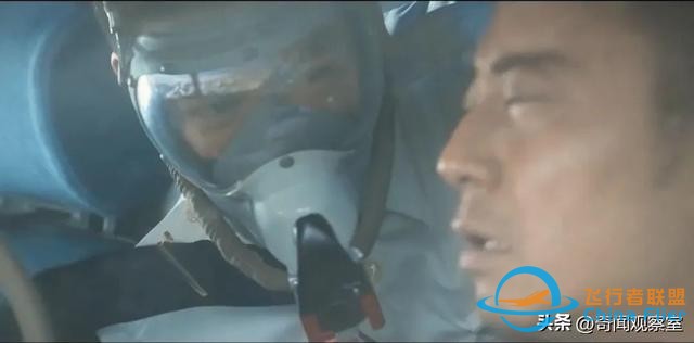 萬米高空風擋破裂，機長力挽狂瀾，《中國機長》背后的真實故事-769
