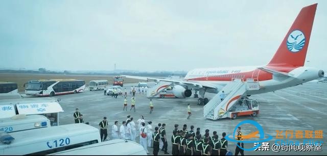 萬米高空風擋破裂，機長力挽狂瀾，《中國機長》背后的真實故事-8746