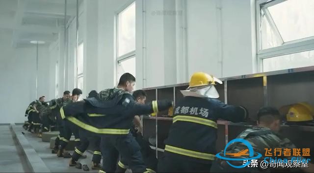 萬米高空風擋破裂，機長力挽狂瀾，《中國機長》背后的真實故事-5943