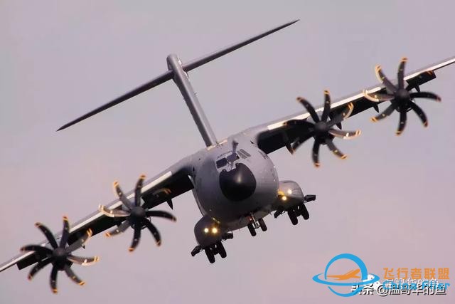 空中加油飛機A400M近距離接觸 原來是這樣加油的-235