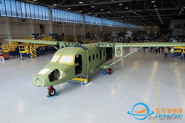 首架賽斯納408空中快車飛機機翼與機身成功對接-7756