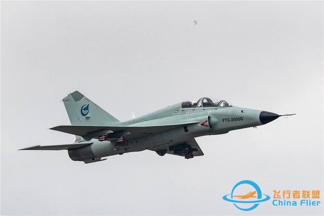 “梟龍”和殲7的融合體，FTC-2000G攻擊機-4004