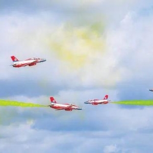 永不落幕的航空展 越擦越亮的城市名片