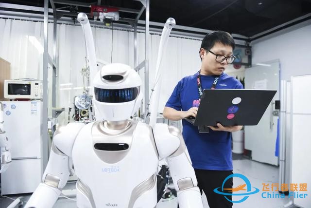 人民日報整版聚焦：2025年值得期待的科技熱點-4284